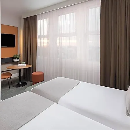 Nh Centre Hotell 4*