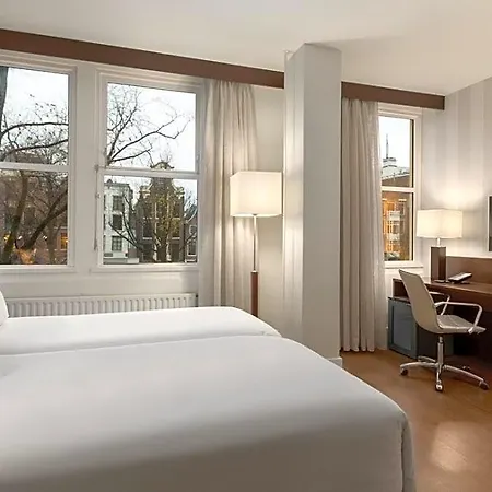 Nh Centre Hotell 4*