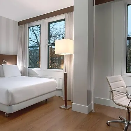 Nh Centre Hotell 4*